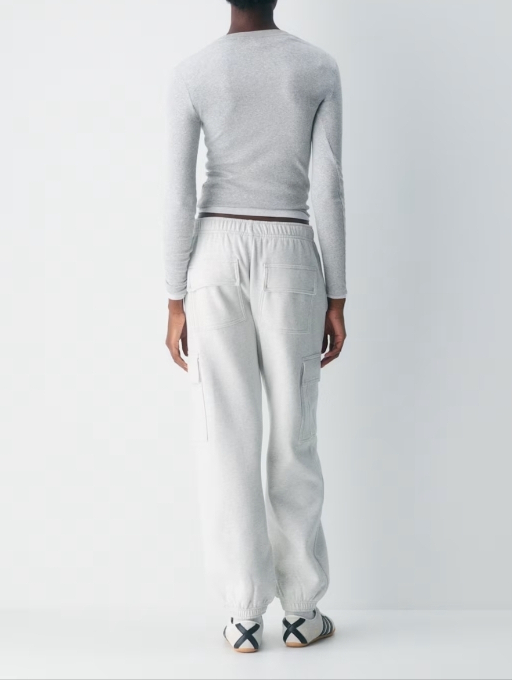 Aritzia Cozy Sweatfleece Mega Cargo Joggers Size Large NWT - Picture 4 of 12